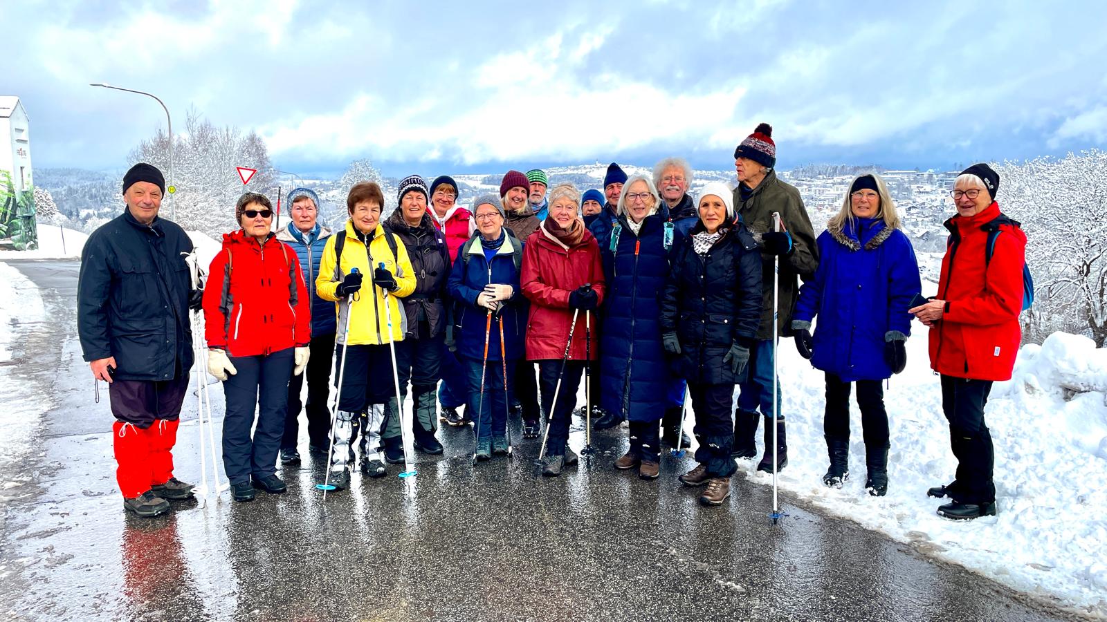 Wandergruppe am Start zur Aschermittwochs-"Schnee"-Wanderung Wandergruppe am Start zur Aschermittwochs-"Schnee"-Wanderung